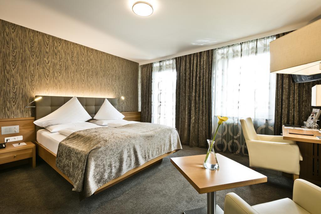 Stadthotel Goldenes Schiff Bad Ischl Exterior foto